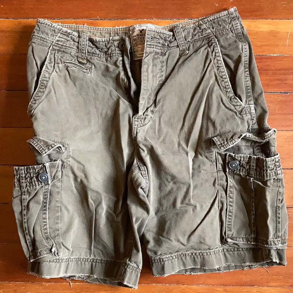 American Eagle cargo shorts